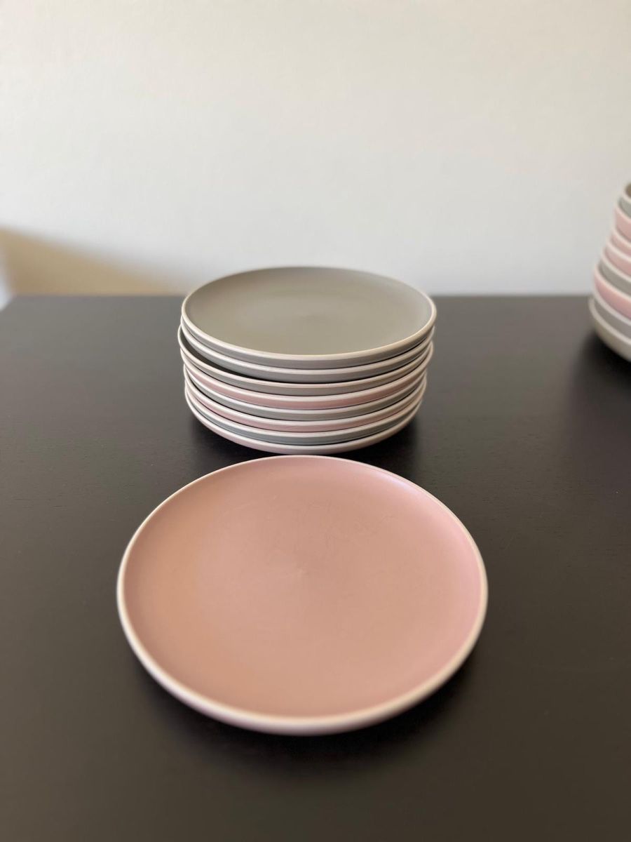 Set di piatti: Geschirr-Set grau/rosa – Usato da Zürich venduto da eunoia_ 1