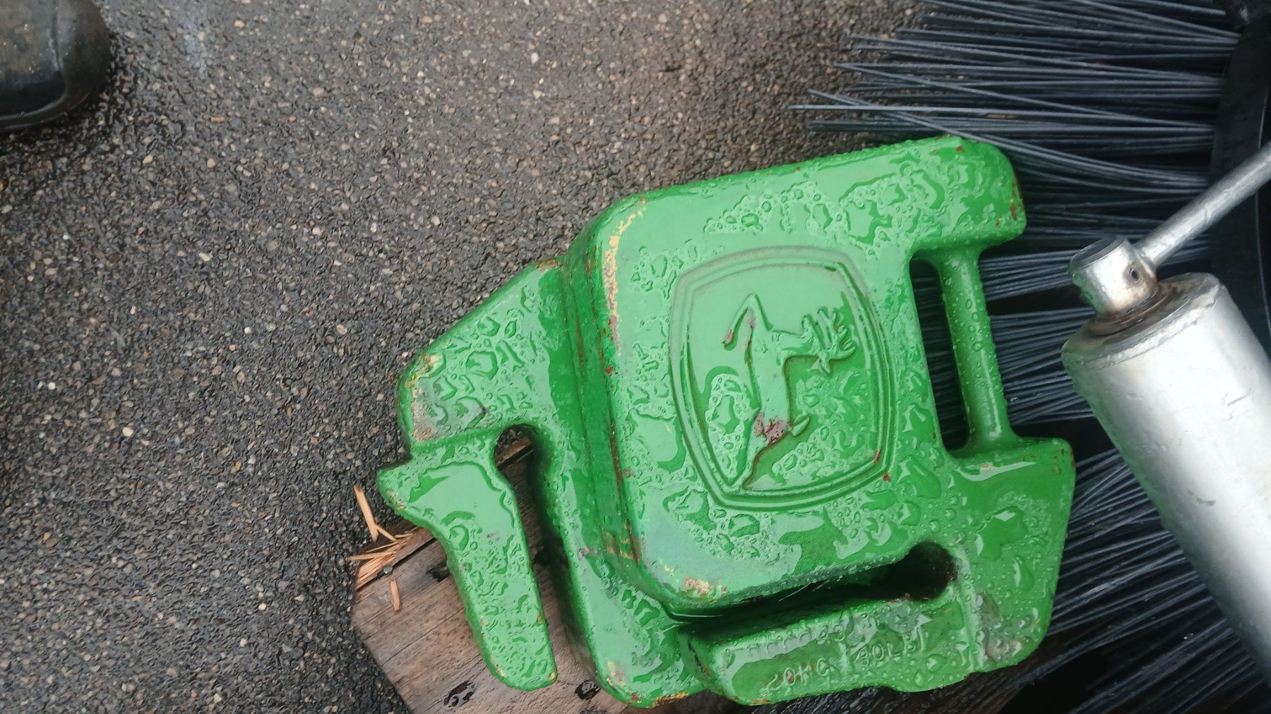 John Deere Tracteurs: 2 Stück Frontgewichte 20kg John Deere – D'occasion à Wallenwil par Luetolf-Technik 1