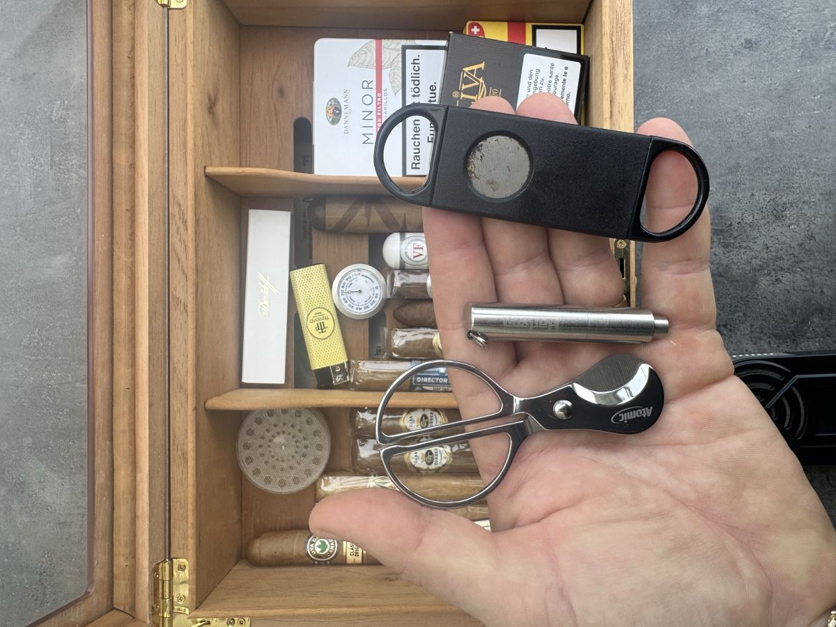 Humidor per sigari: Cigar Humidor Collection, with Accessories – Usato da Seuzach venduto da Wolf936 3