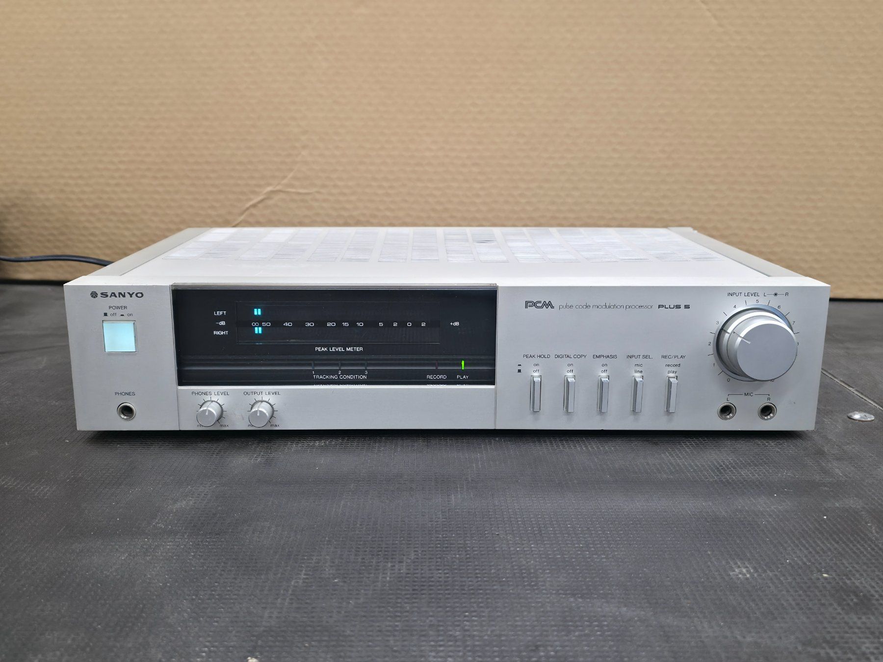 Sanyo Verstärker: Sanyo Plus 5 PCM Pulse Code Modulation Processor - Rarität – Gebraucht aus Dietlikon von litisop