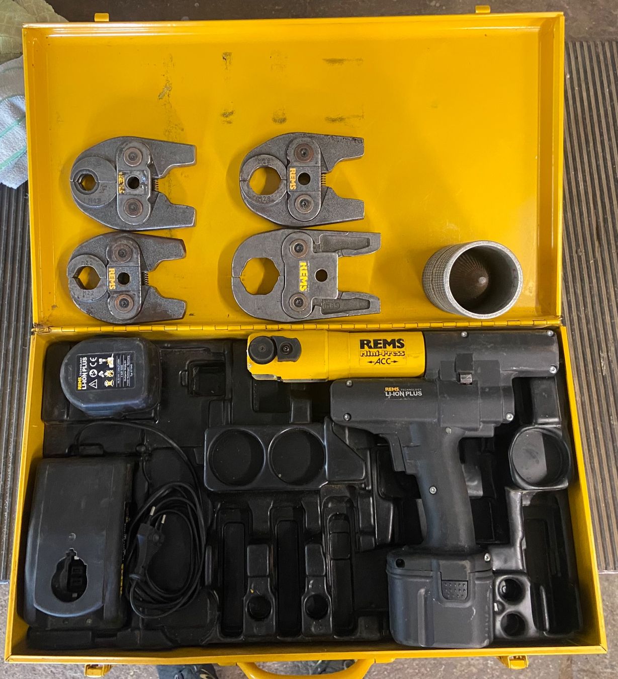 Sanitär: REMS Mini-Press 14V ACC, Pressgerät – Gebraucht aus Oberkirch LU von