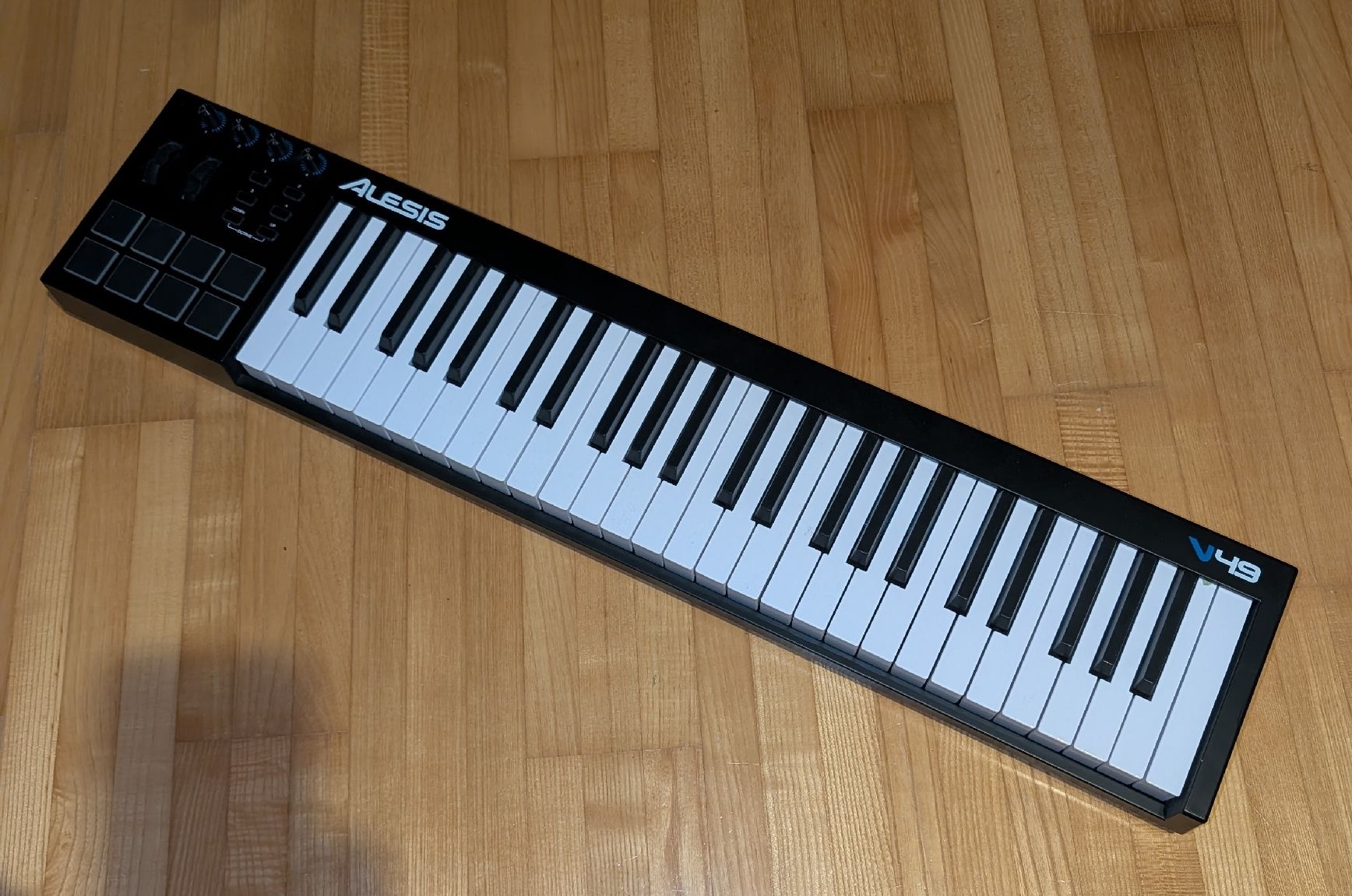 Alesis Strumenti musicali: Alesis V49 Keyboard – Nuovo (secondo la descrizione) da Hofstetten SO venduto da FloDubach