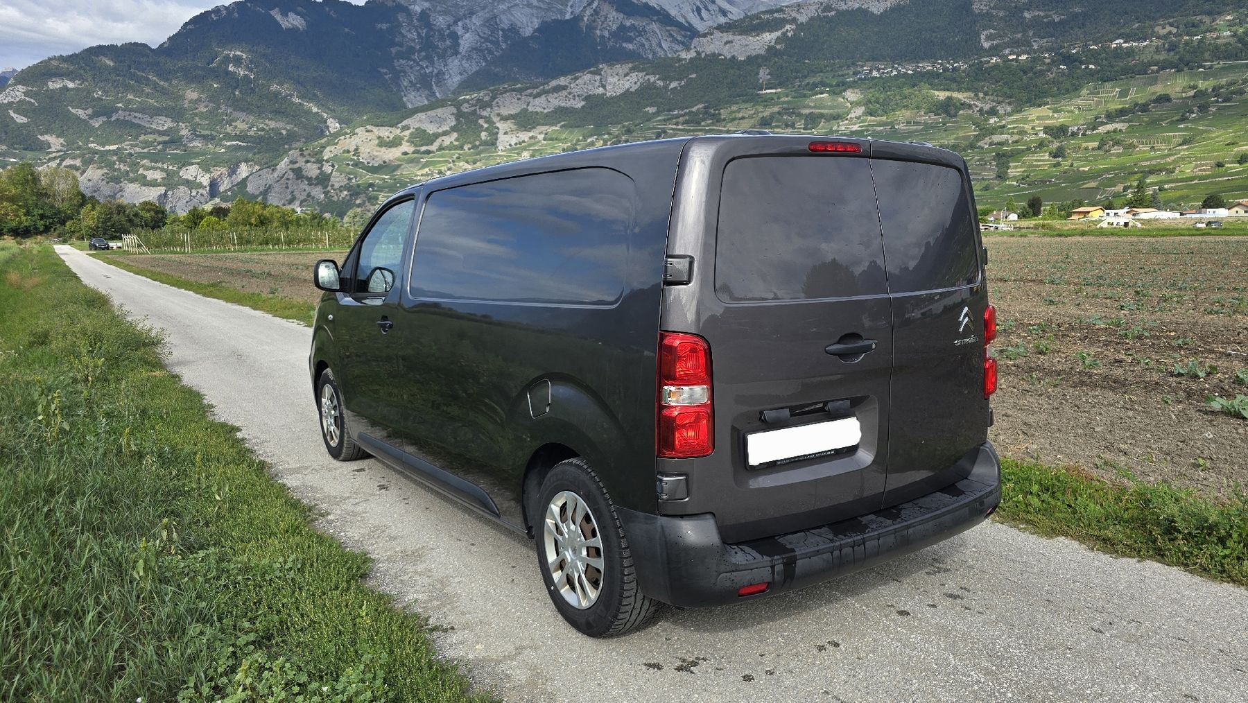 Citroën Veicoli commerciali: Citroën Jumpy 2.0HDi taille M partiellement aménagé – Usato da Grimisuat venduto da mar_pq7y 1