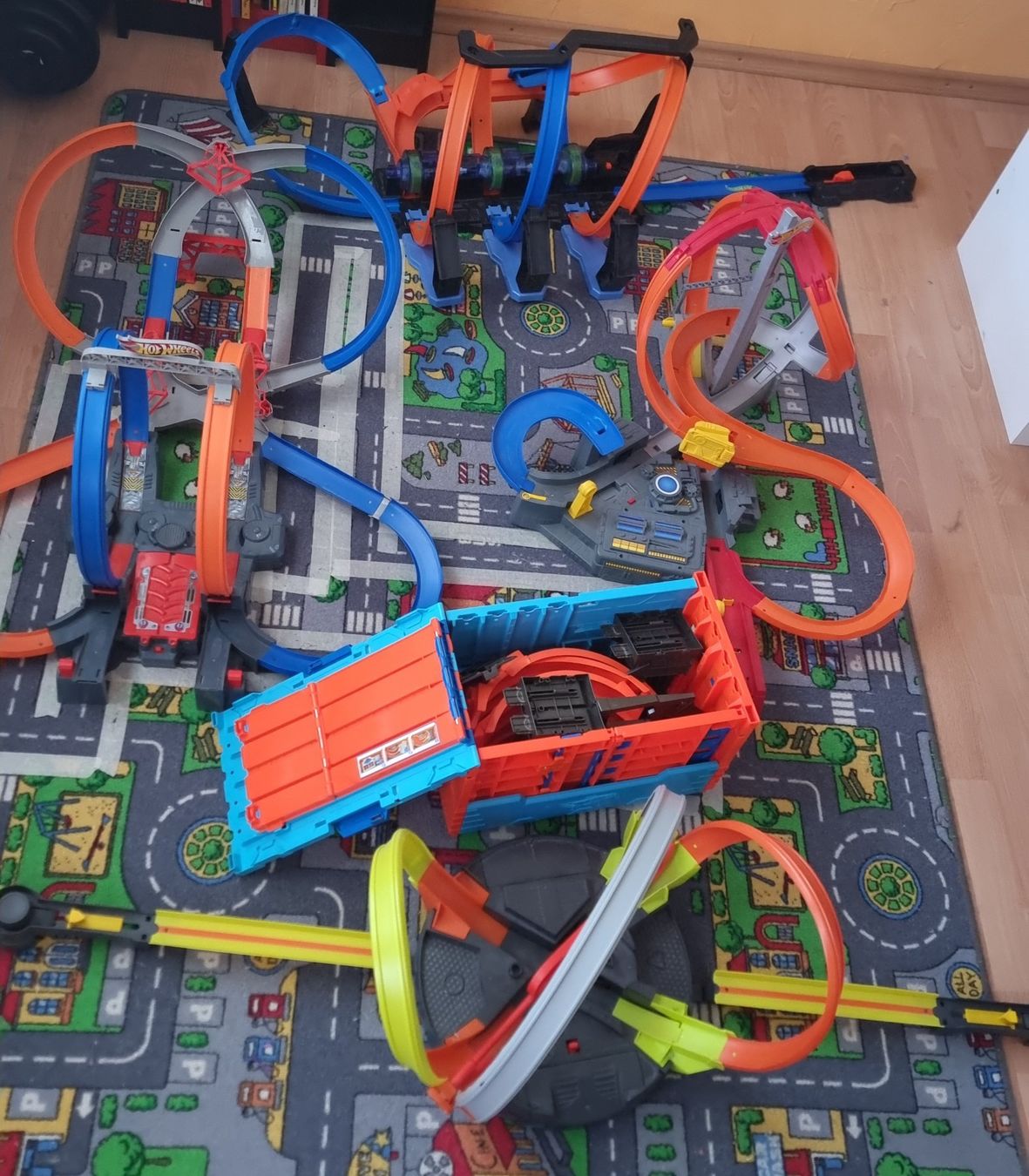 Hot Wheels Spielzeuge: 7x Hot Wheels Bahnen – Gebraucht aus Konolfingen von Goofy021
