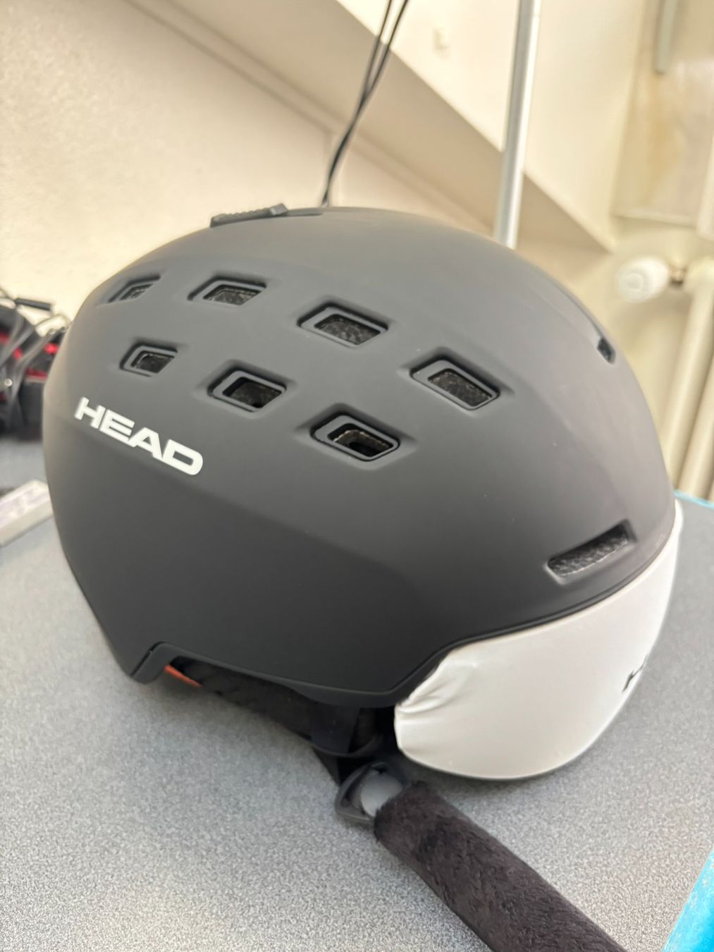 Head Caschi: Casque nouveau - HEAD RADAR BLACK – Nuovo (secondo la descrizione) da Neuchâtel venduto da pou_8tdq