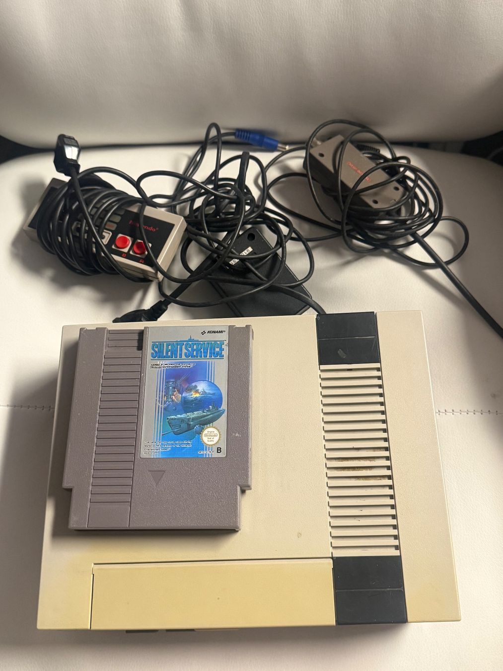 Nintendo Console: Nintendo NES Konsole mit Silent Service – Usato da Dietlikon venduto da NESFEVER