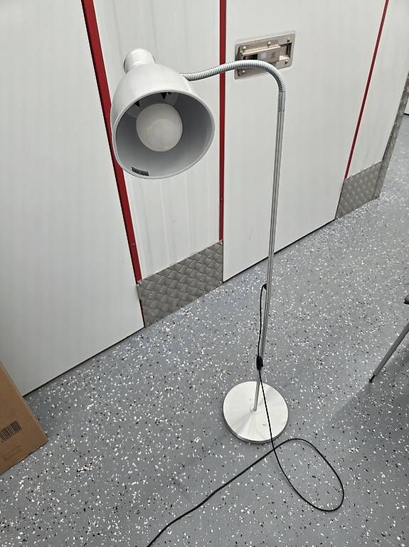 Lampen: Stehlampe – Gebraucht aus Horw von phi_b6j9 1
