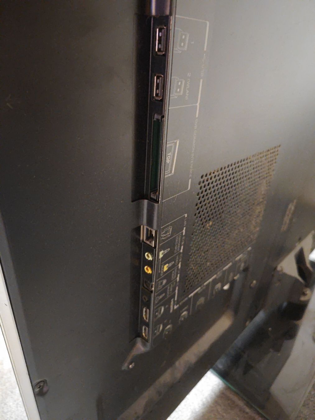 Appareils TV: Toshiba 46VL748G  – D'occasion à Sissach par sasocla 2