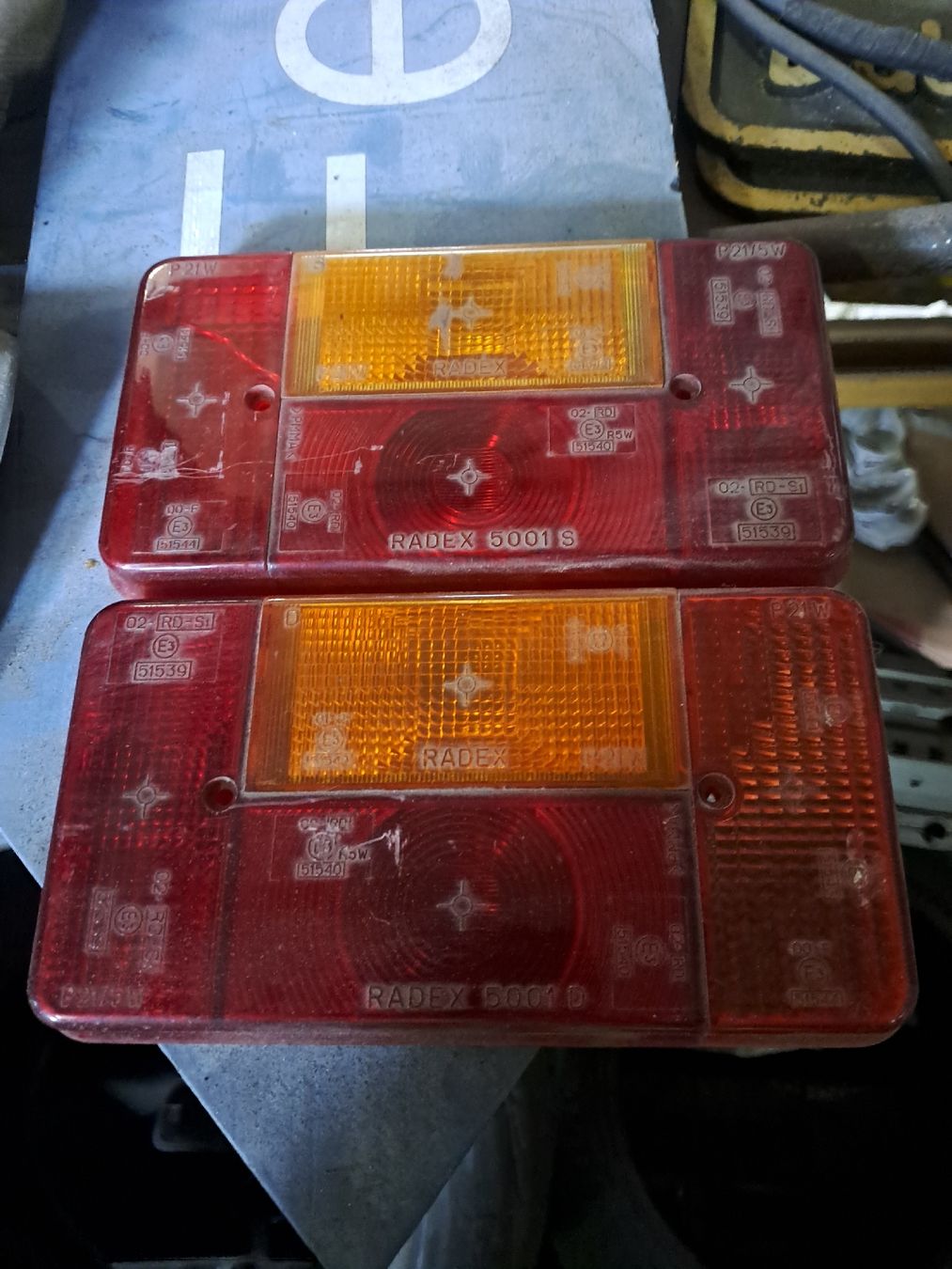 Tutti pezzi di ricambio auto: Lichtscheibe /Rücklichtglas – Usato da Riedtwil venduto da Scania94D-