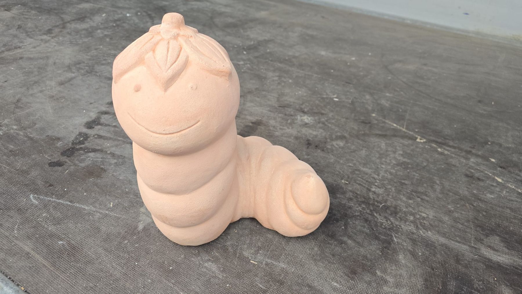 Alle Dekorationen: Süsse Raupe Gartenfigur Deko Frühling – Neu und originalverpackt aus Dussnang von kevin0812