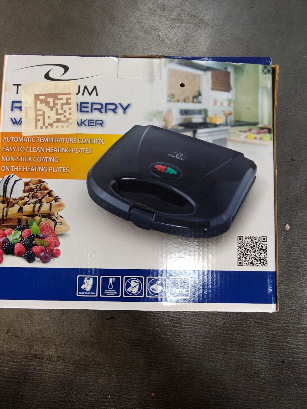 Elettrodomestici da cucina: Titanium Berry Waffle Maker new – Nuovo e nell'imballaggio originale da Flüelen venduto da Dermudas