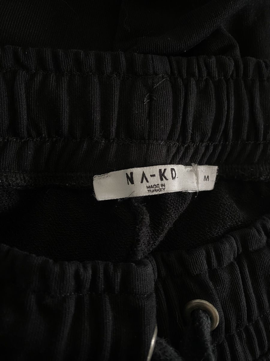 Na-kd Pantaloni: Na-kd Trainerhose – Usato da Lützelflüh-Goldb venduto da flu_q9tg 2