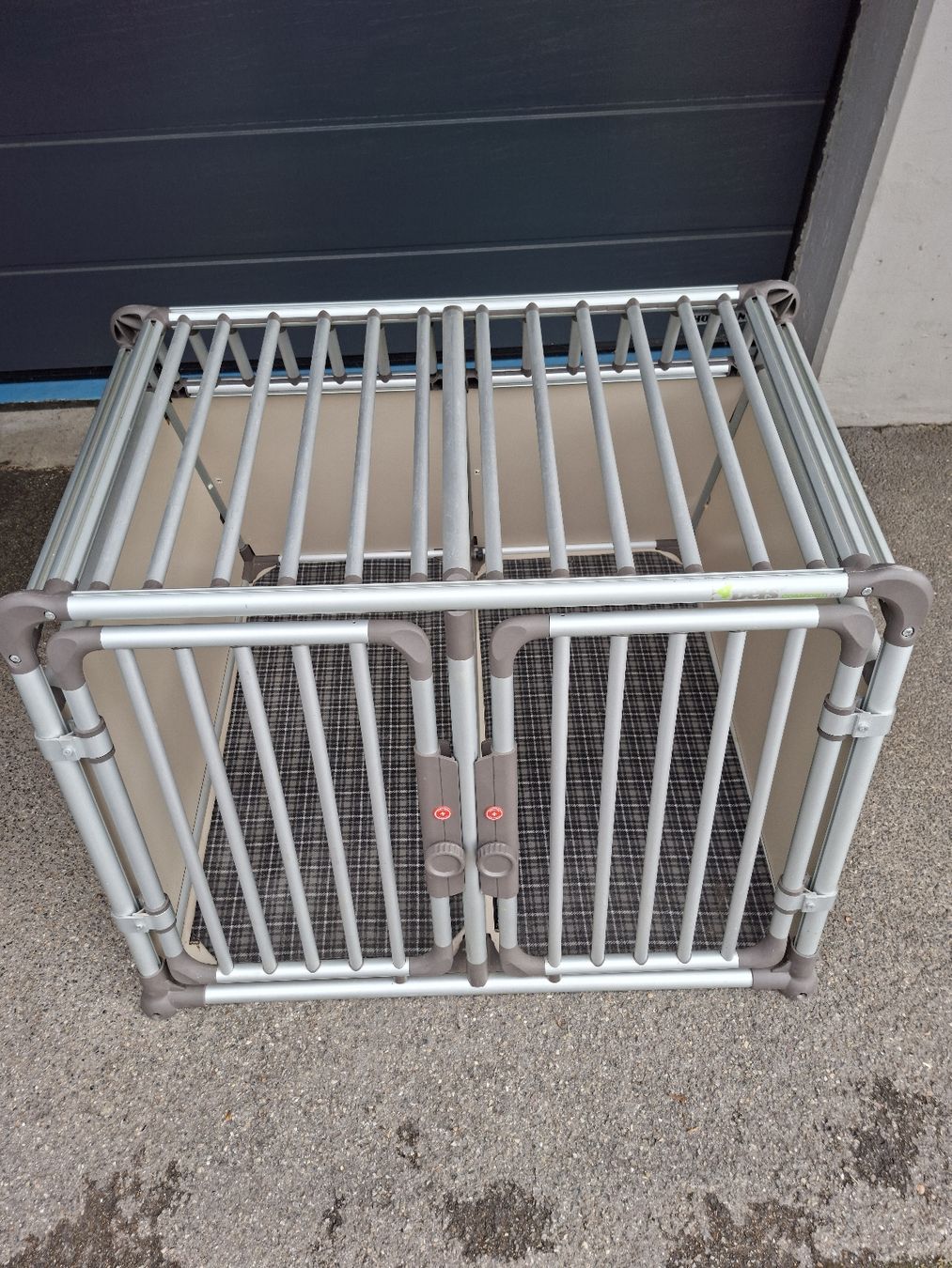 4pets Gabbie, trasporto & Sicurezza: Hundebox für Auto – Usato da Thayngen venduto da 7478