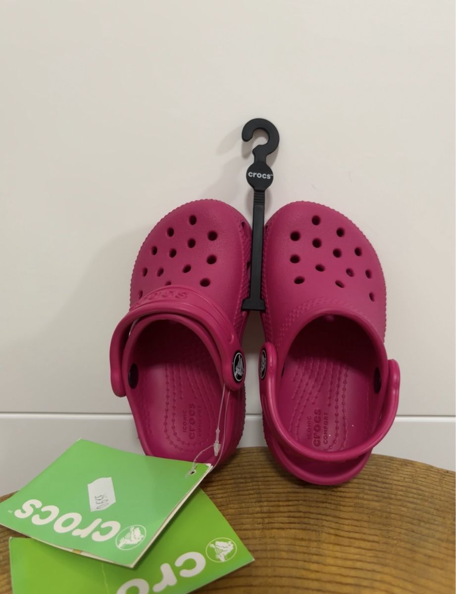 Flipperkästen: Crocs Enfant pointure 22-23 – Neu und originalverpackt aus Savièse von mel_zsv2