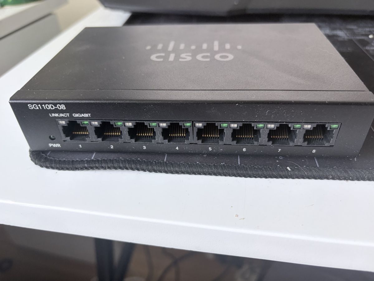 Cisco Hub & Switch: Cisco SG110D-08 – Usato da Chur venduto da Pascal_gk