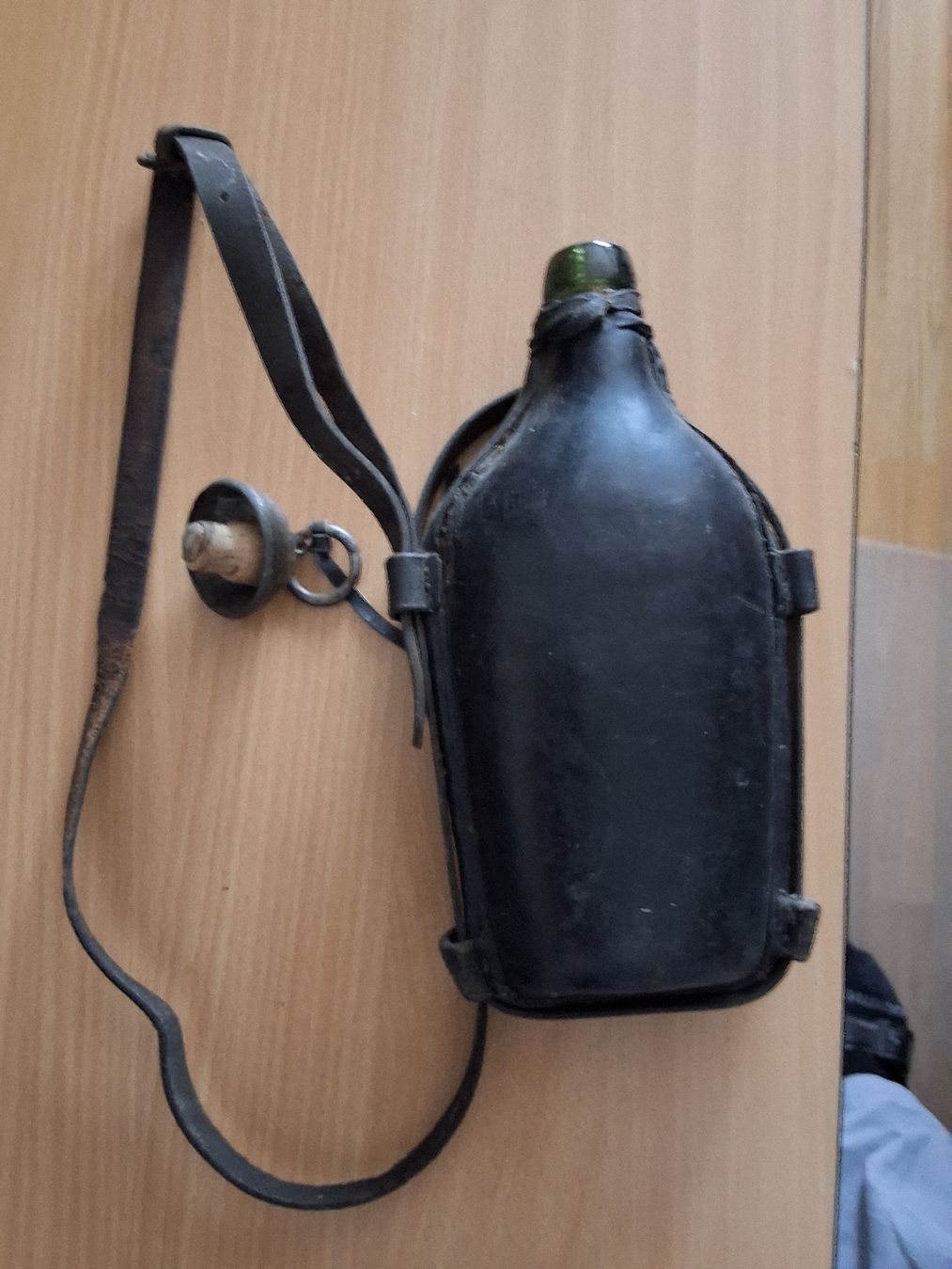 Attrezzatura & Pezzi di ricambio: Antike Feldflasche mit Lederriemen – Usato da Dulliken venduto da Zuchu 1