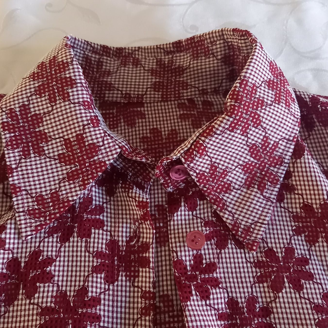 Camicette: elegante Bluse bordeaux mit Blumen Gr 40 – Usato da Brüttisellen venduto da kikaninchen79 1