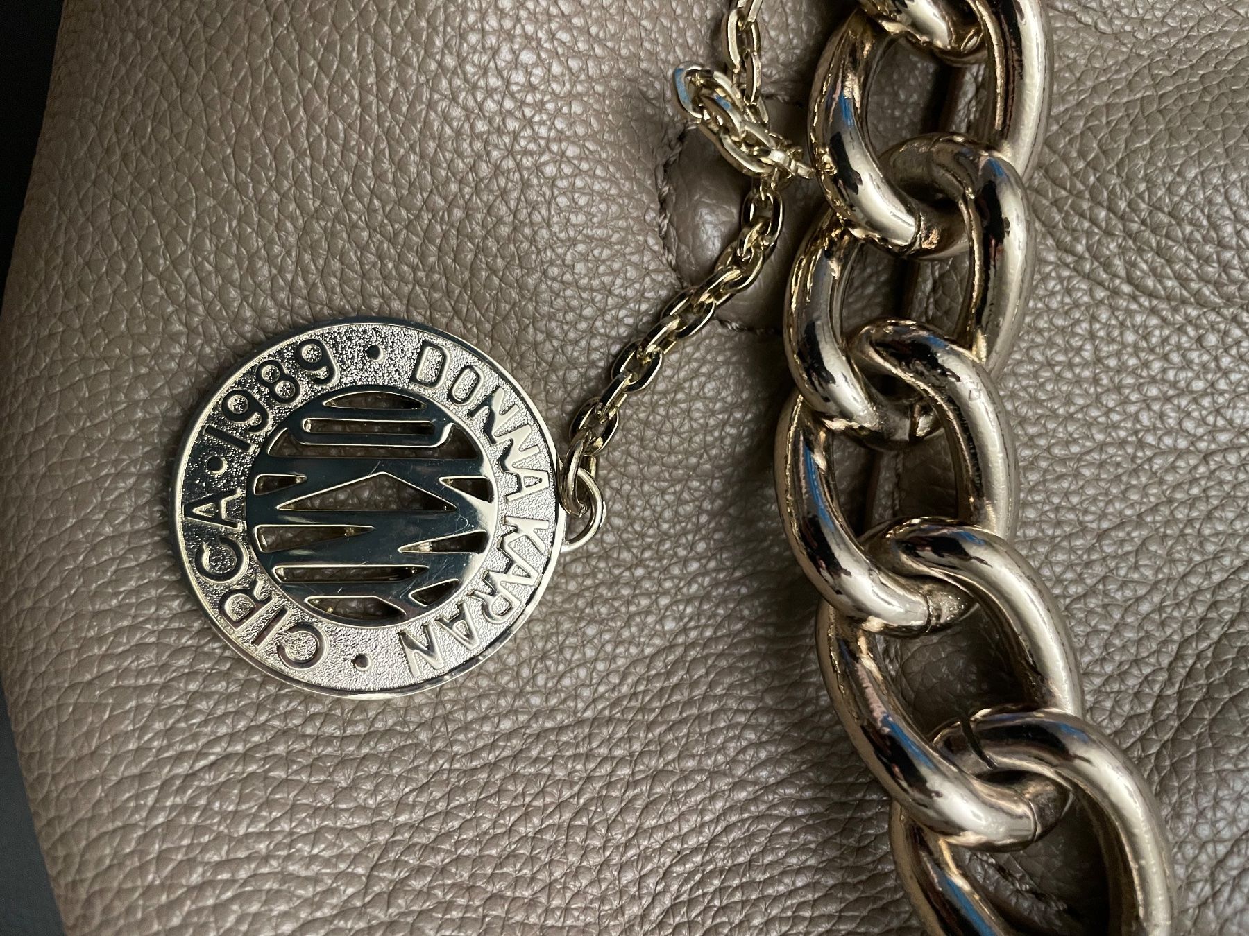 DKNY Borse da donna: Borsa Donna Karan – Usato da Zwillikon venduto da Serioznaja