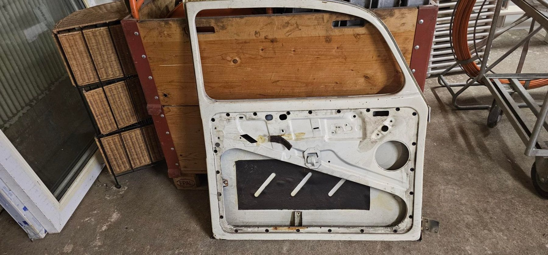 VW Tutti pezzi di ricambio auto: VW Käfer 1300 Türe links 1968 – Usato da Reinach AG venduto da 911356 1