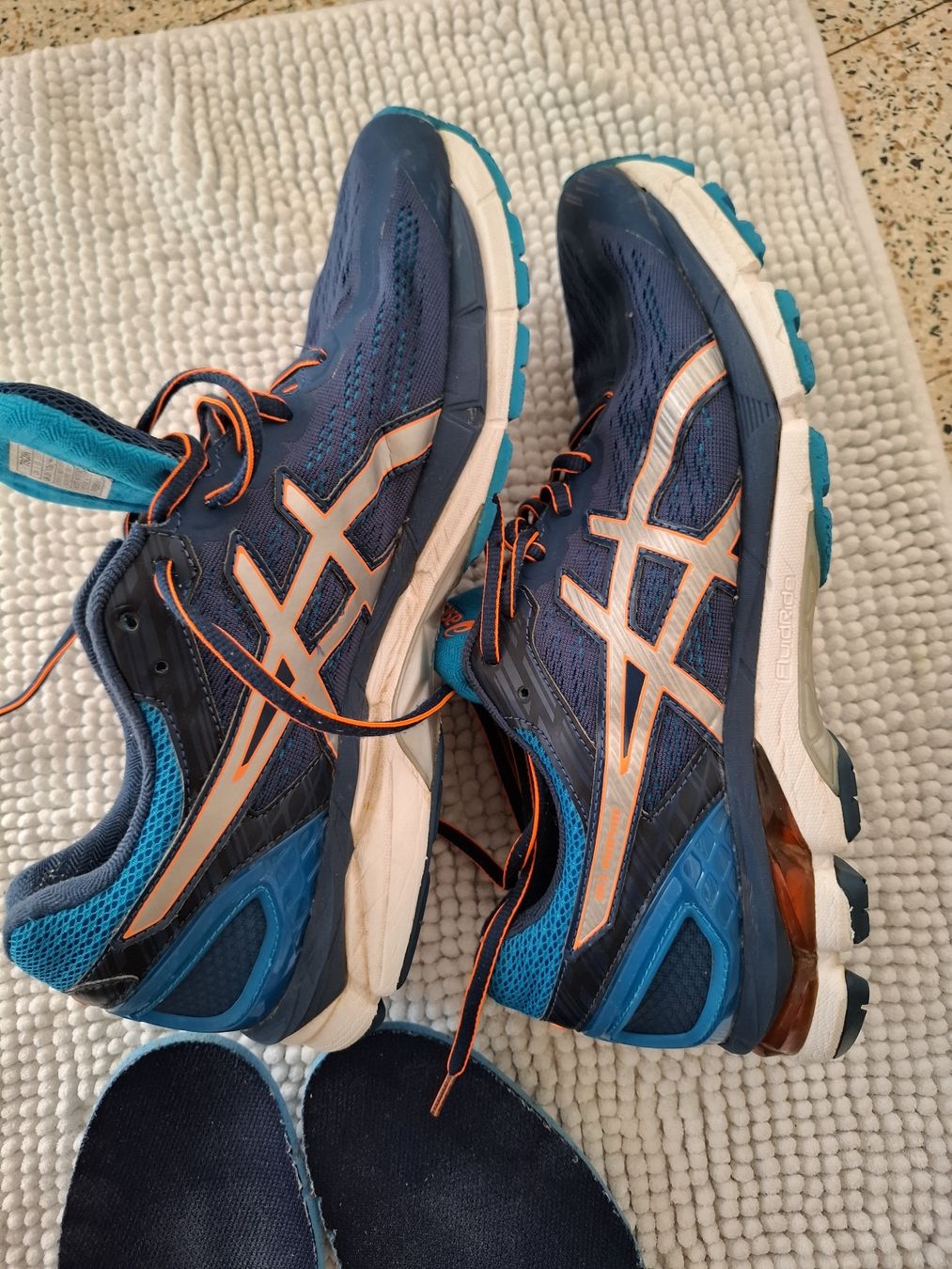 Asics Herrenschuhe: Asics Gel-Kayano baskets running bleu, taille 44.5 – Gebraucht aus Le Locle von sAm_2112 2