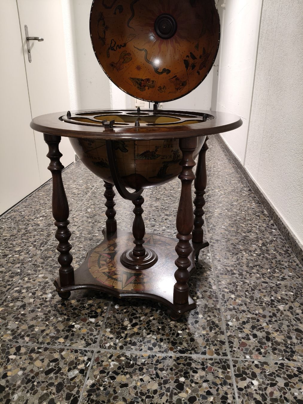Sonstige Dekorationen & Accessoires: Vintage Zodiac Globe Bar / Globusbar – Gebraucht aus Baar von ale_cj6f 5