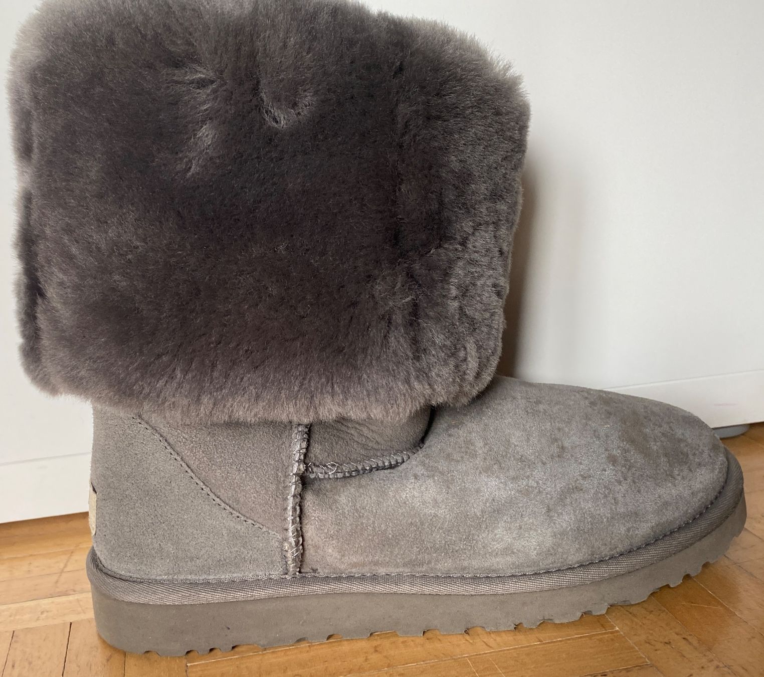 Ugg Chaussures femmes: UGG hellgrau, Gr. 39 – Neuf (Voir description) à Sarnen par Paris99 5