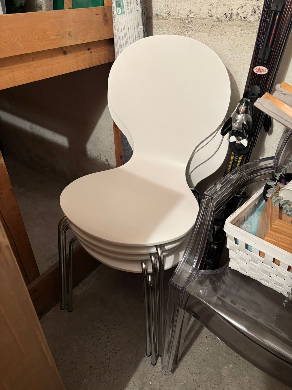 Stühle: 4x Stapelstuhl weiss – Gebraucht aus Bern von JA071569