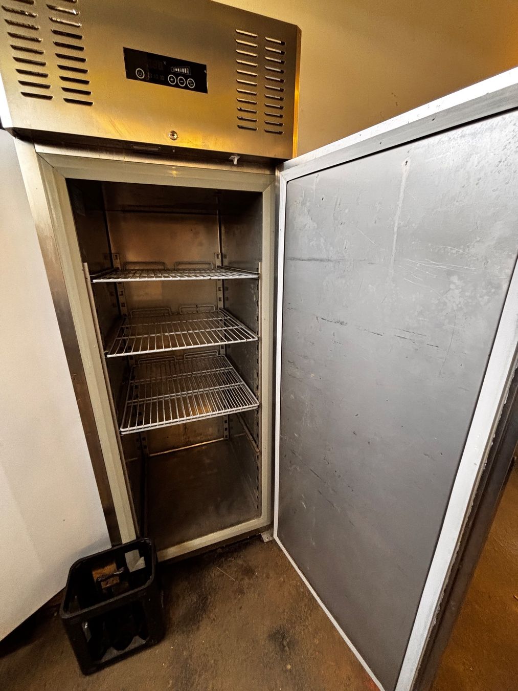 Frigoriferi: Gastro-Kühlschrank 2/1 – Usato da Zürich venduto da Vincent062 1
