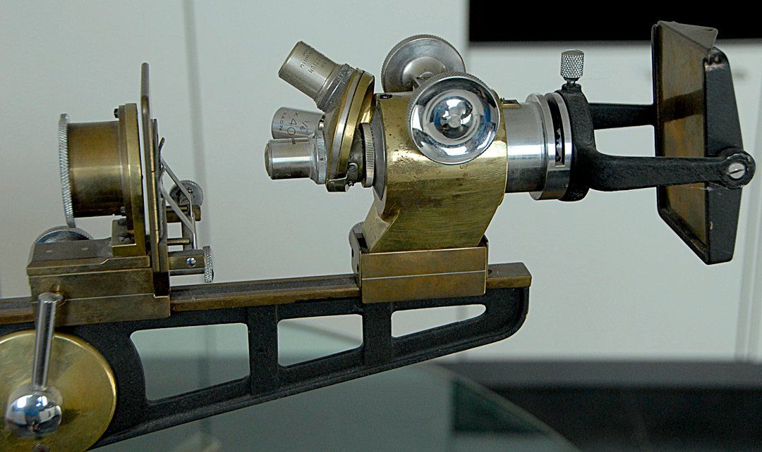 Microscopi: Flatters & Garnett Precision Micro-Projector – Usato da Zürich venduto da AuctionAlan 8