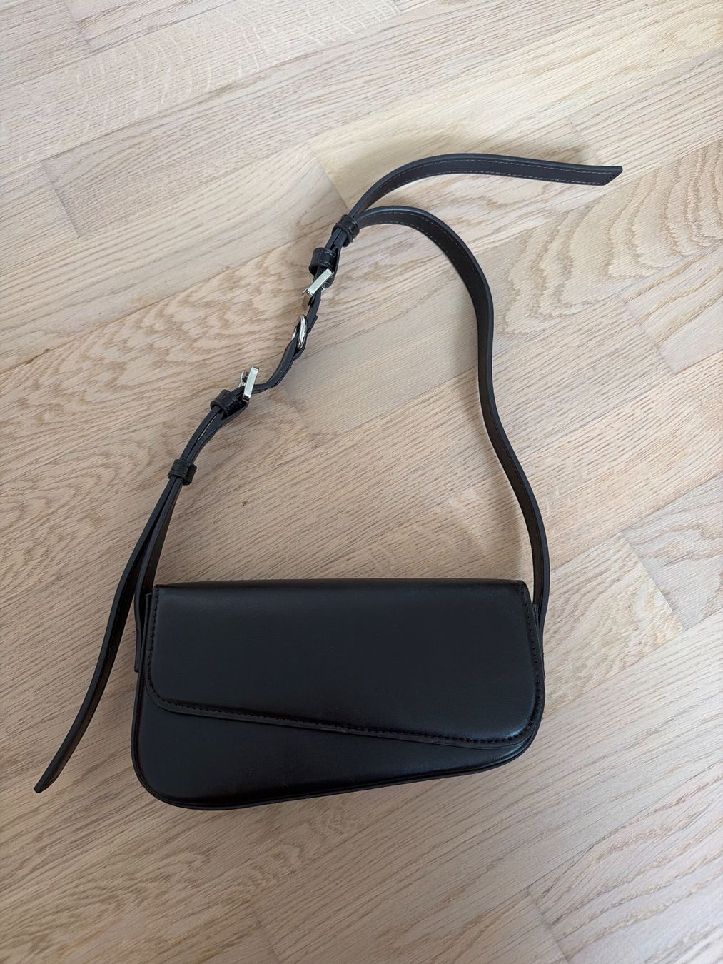 Zara Borse da donna: Schlichte, Braune Schultertasche, neuwertig, klein & fein – Nuovo (secondo la descrizione) da Hettlingen venduto da blu_tb6z