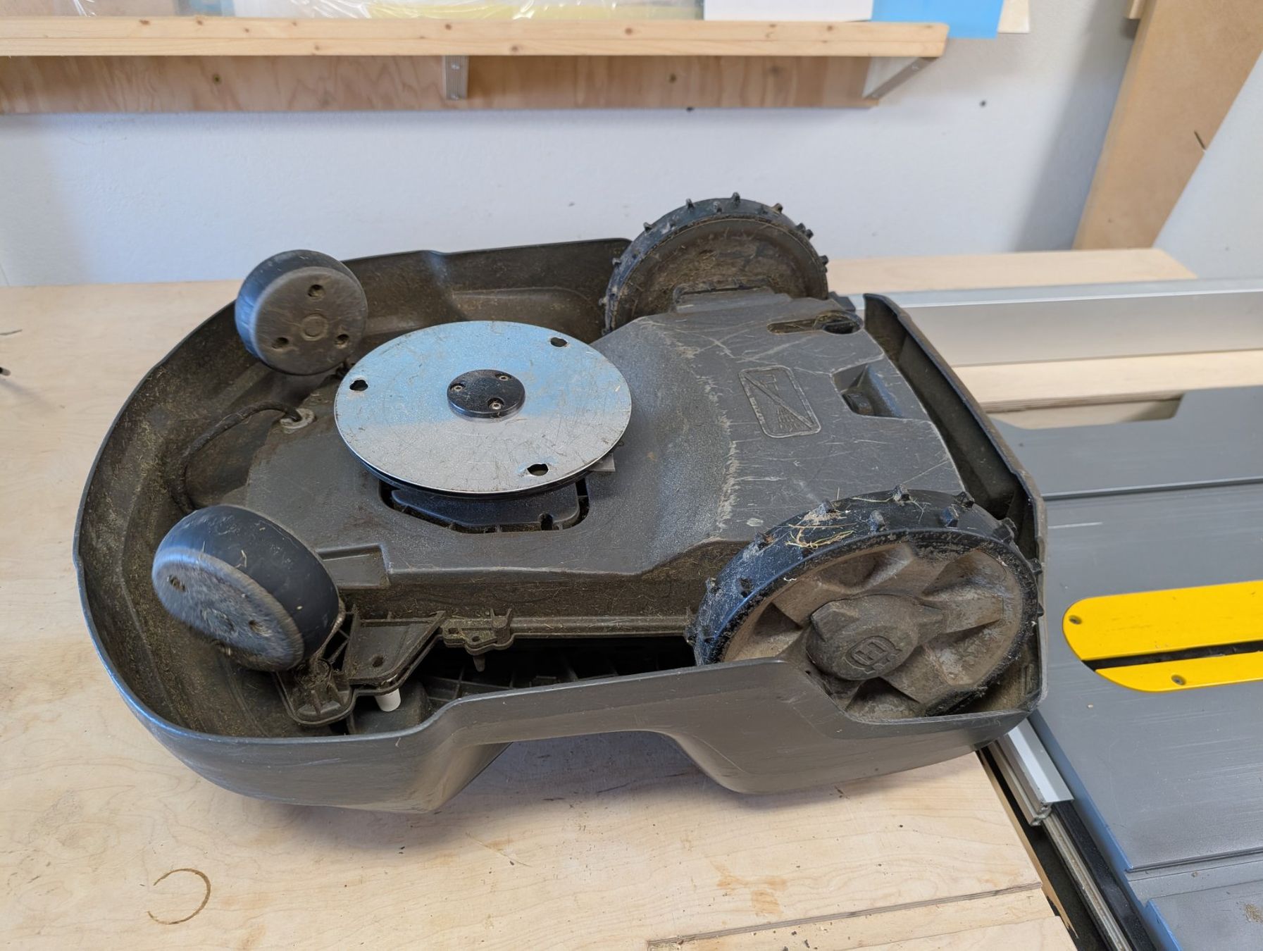 Husqvarna Tagliaerba: Husqvarna Automower 310 complet – Usato da Attalens venduto da Genoudg88 1