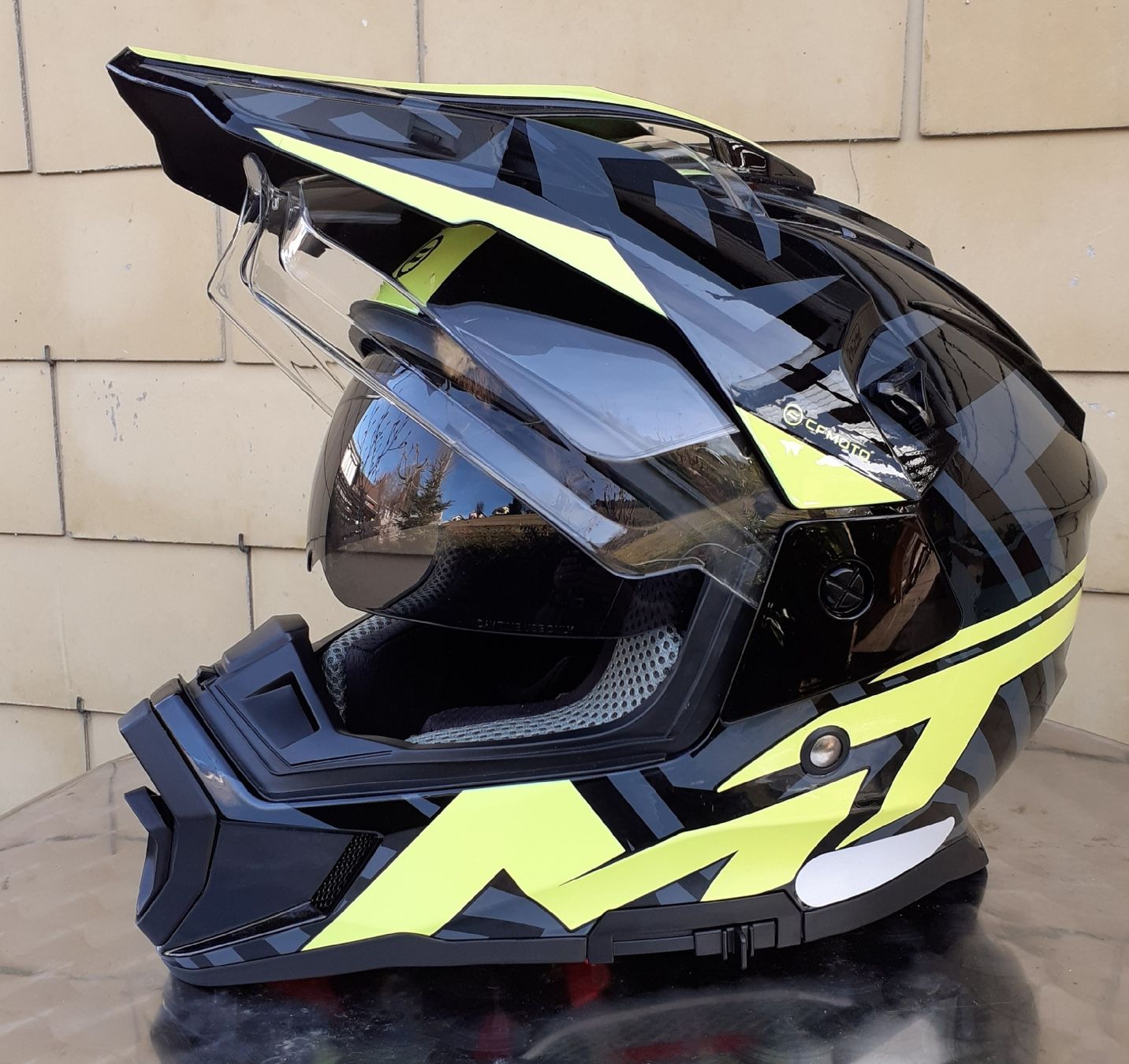 Caschi & visiere: casque Adventure cfmoto – Usato da Ste-Croix venduto da Kula125rpd 1