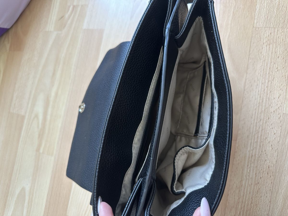 Guess Sacs femmes: Tasche schwarz Guess – Neuf (Voir description) à Zufikon par tam_gfx6 2