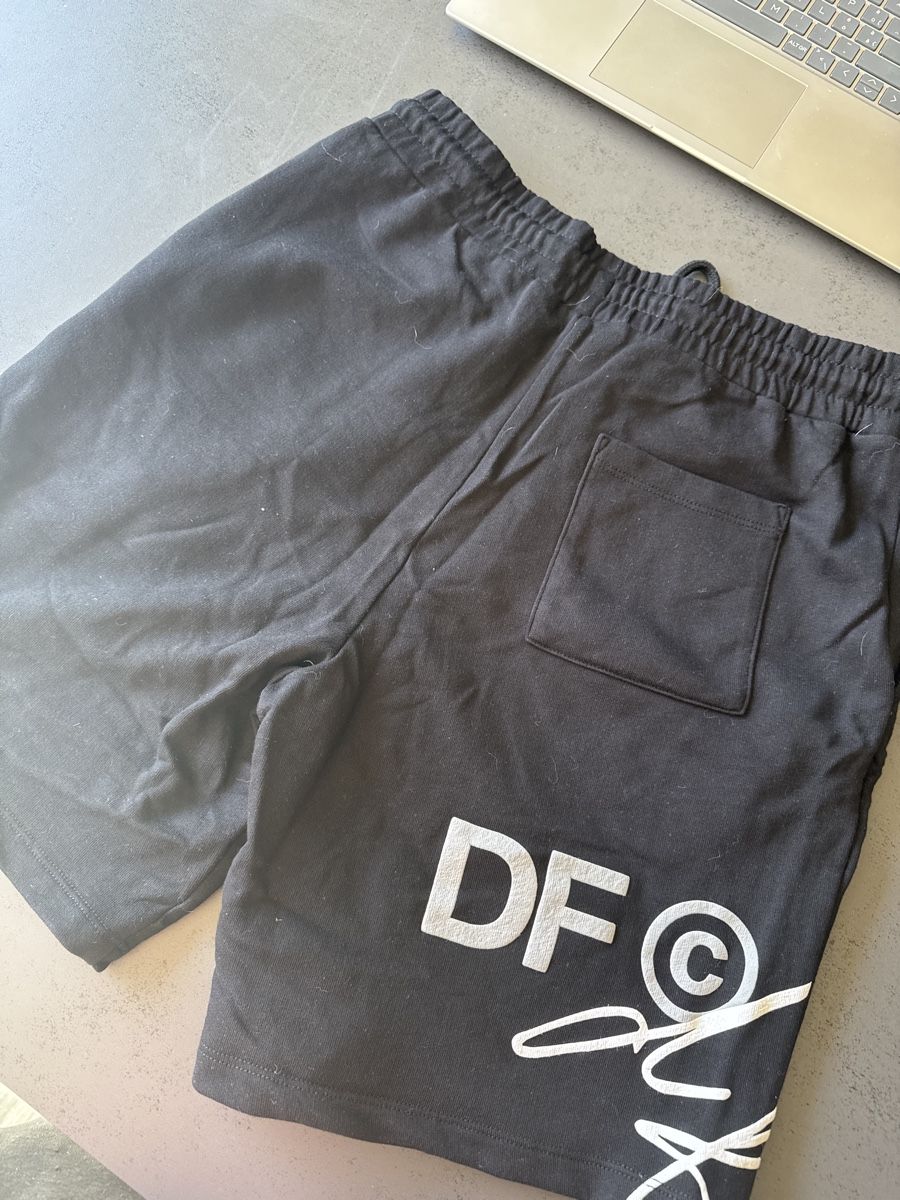 Pantaloni: asos Shorts Gr M – Usato da Schnottwil venduto da Garuso 2