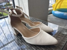 Schuhe cremefarben