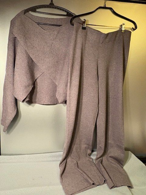 Lotti di vestiti: Kuscheliges Strick-Set, Hose und Pullover - plus 1x Hose – Nuovo (secondo la descrizione) da Kriegstetten venduto da Dorothy66 2