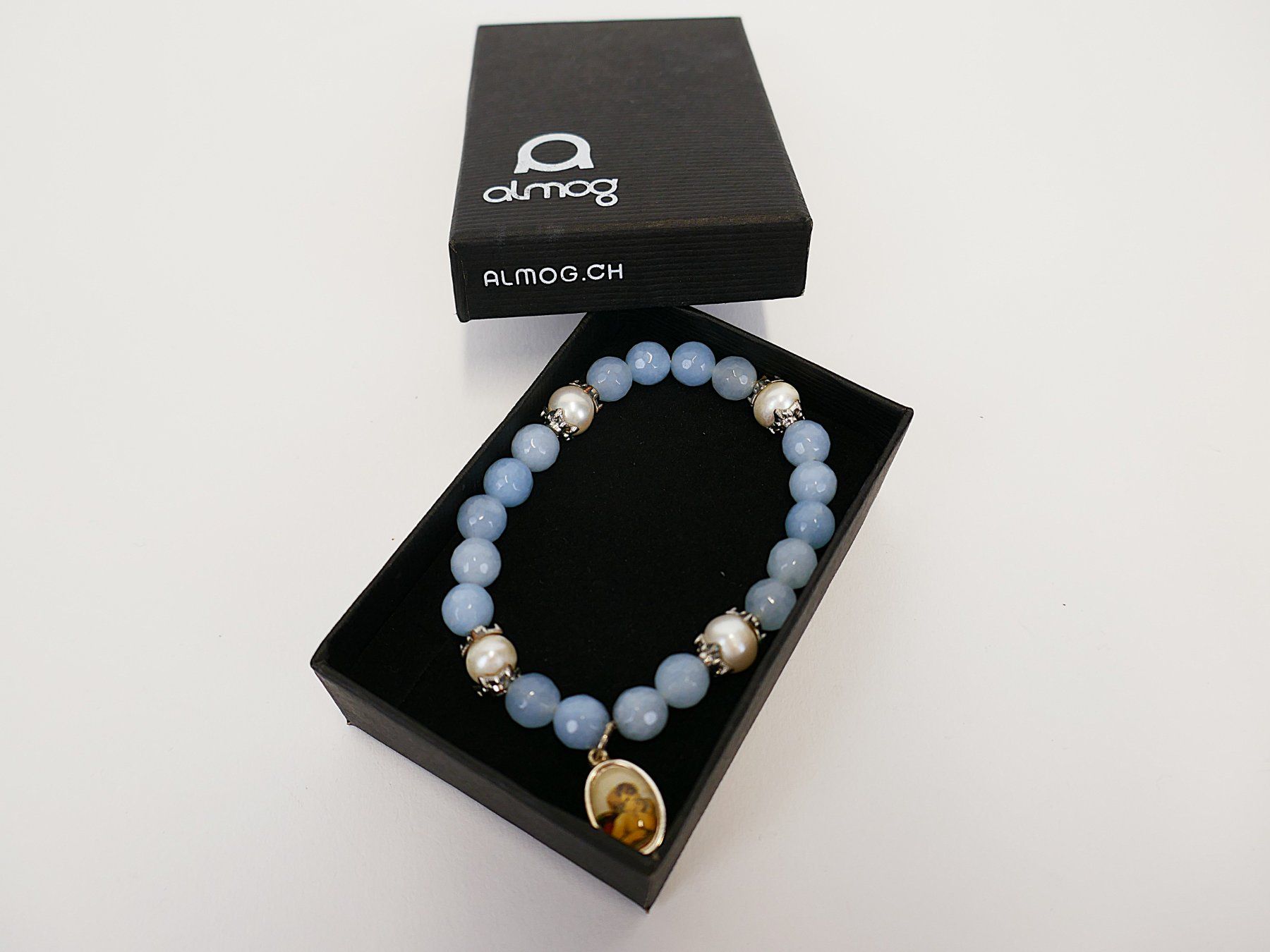Bracelets: Elastisches Armband mit Anhänger – D'occasion à Urtenen-Schönbühl par Restwert_Schoenbuehl