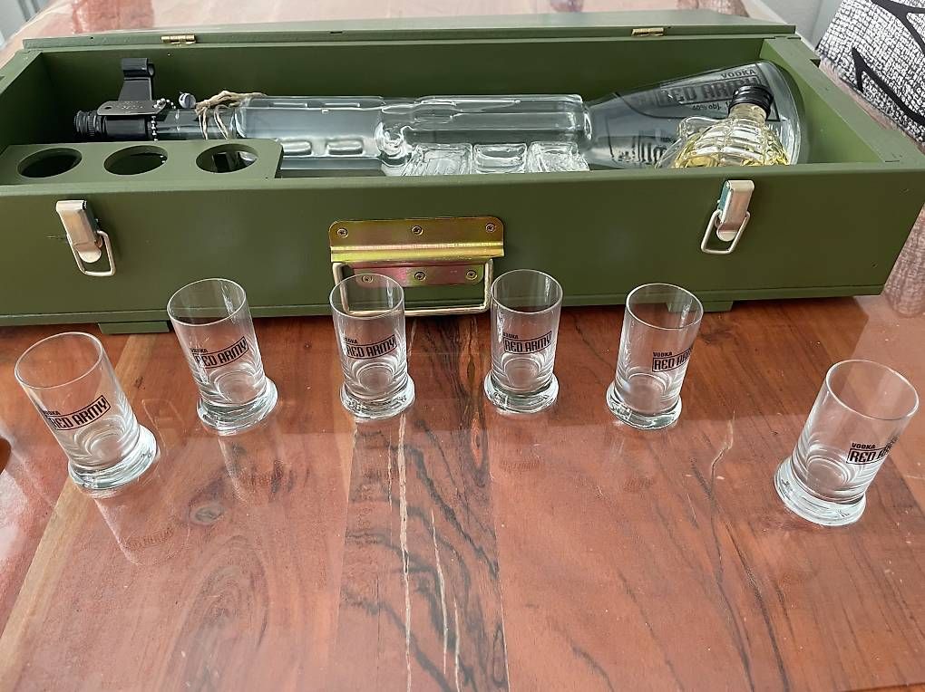 Spiritueux: Red Army Vodka-Set Kalaschnikov – D'occasion à Glattpark(Opfikon) par TheaSeddig 2