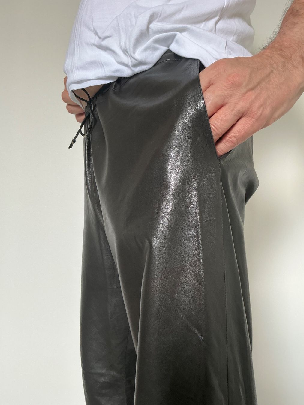 Gucci Pantalons: Gucci Lederhose, schwarz, Grösse 54 – D'occasion à Carona par LaDark11 4