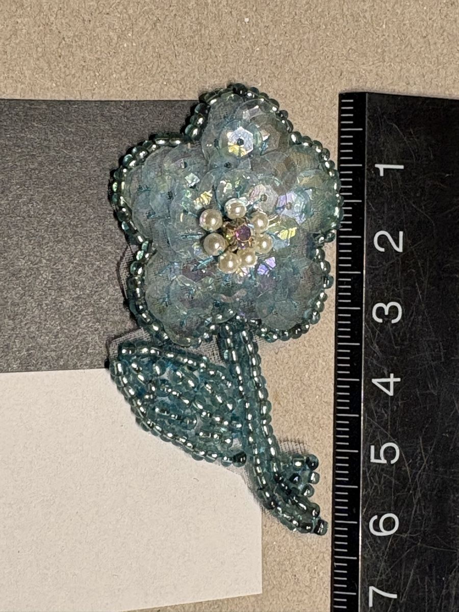 Toppe: Spitzen Aufnäher mit Perlen Blume – Nuovo (secondo la descrizione) da Rümlang venduto da baselsale1