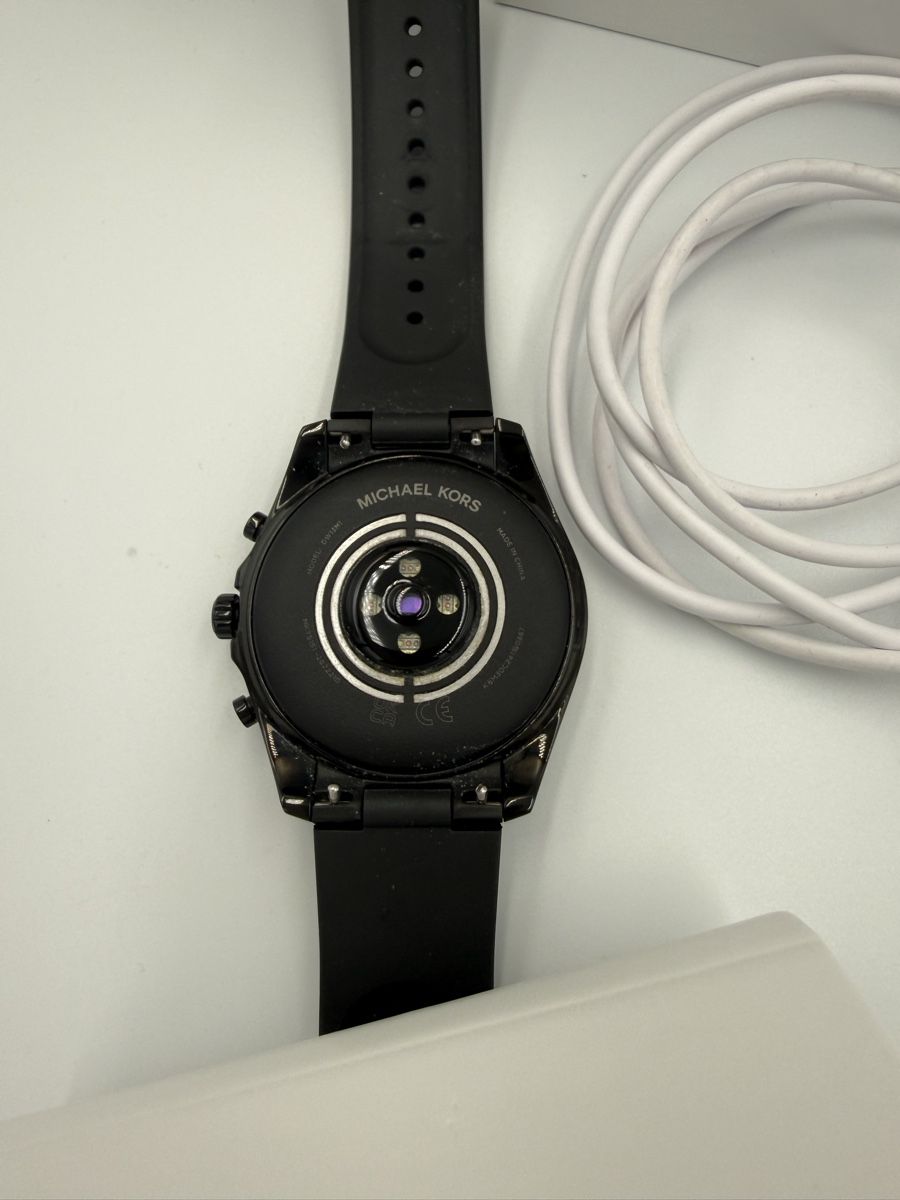 Michael Kors Smartwatch: Michael Kors Smartwatch Schwarz Gold – Nuovo (secondo la descrizione) da Wiedlisbach venduto da Sistershop 3