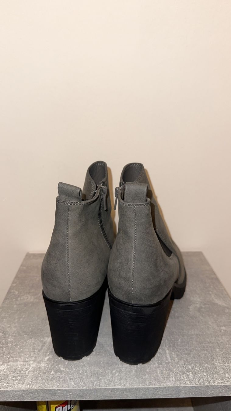 Dosenbach Scarpe da donna: stiefeletten grau Grösse 40 wie neu – Nuovo (secondo la descrizione) da Oftringen venduto da tola19 2