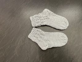 Handgestrickte Babysocken, Gr. 56/62, Fusslänge 13,5 cmKinde