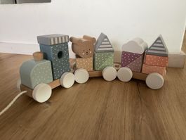 Holzzug mit Bausteinen und Teddykopf abnehmbar, bespielt