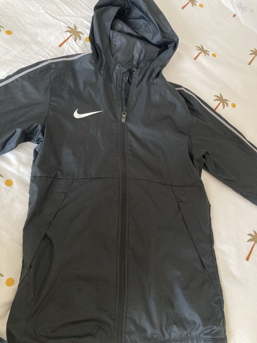 Nike Giacche: Nike light sports rain jacket  – Usato da Bottmingen venduto da Poppyfields