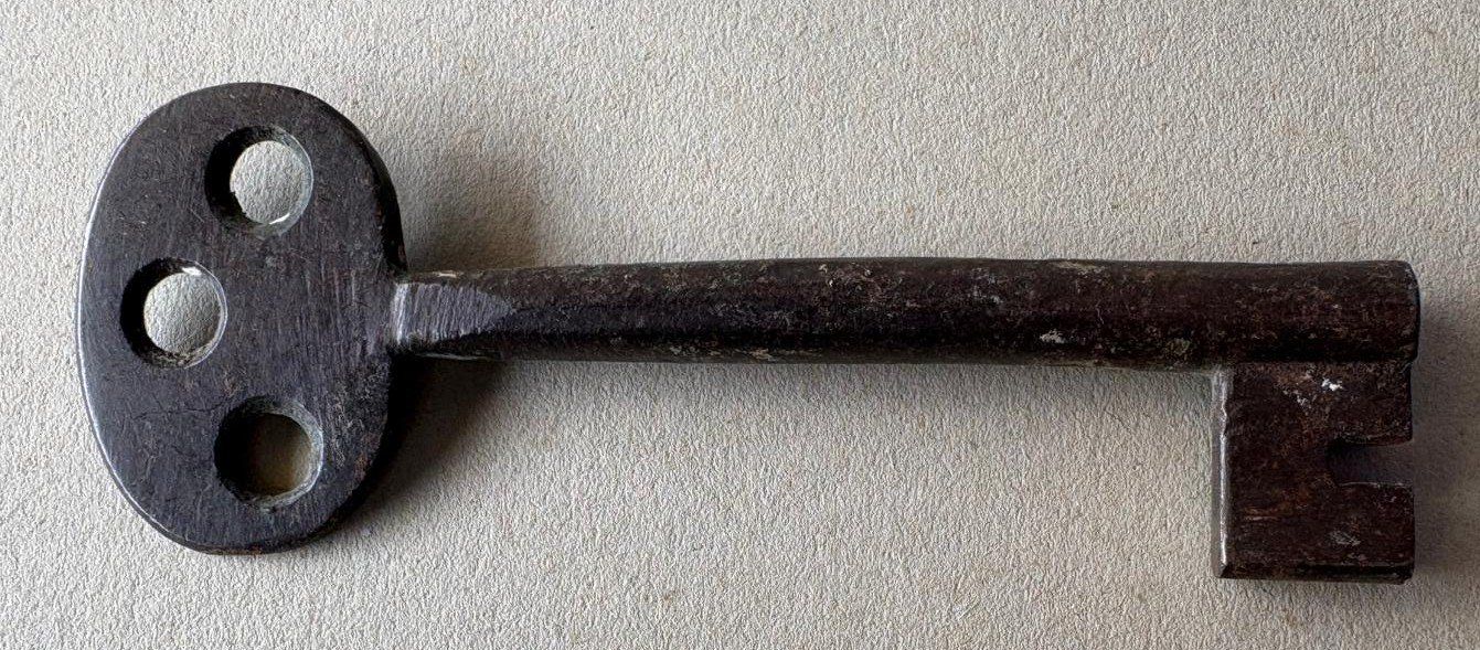 Schlüssel: ANTIKER METALL SCHLÜSSEL – Gebraucht aus Ostermundigen von wini63
