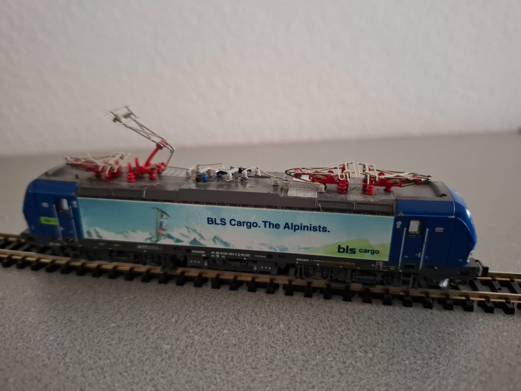 Hobbytrain Modellini di ferrovie: HobbyTrain Vectron Hupac. BLS Cargo N – Usato da Henau venduto da fag_lzx9 1