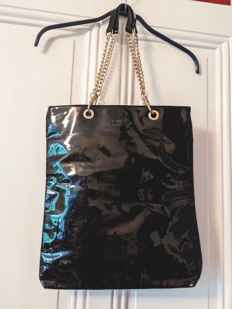 JEAN-PAUL GAULTIER : Sac verni noir brillant, chaînes dorées
