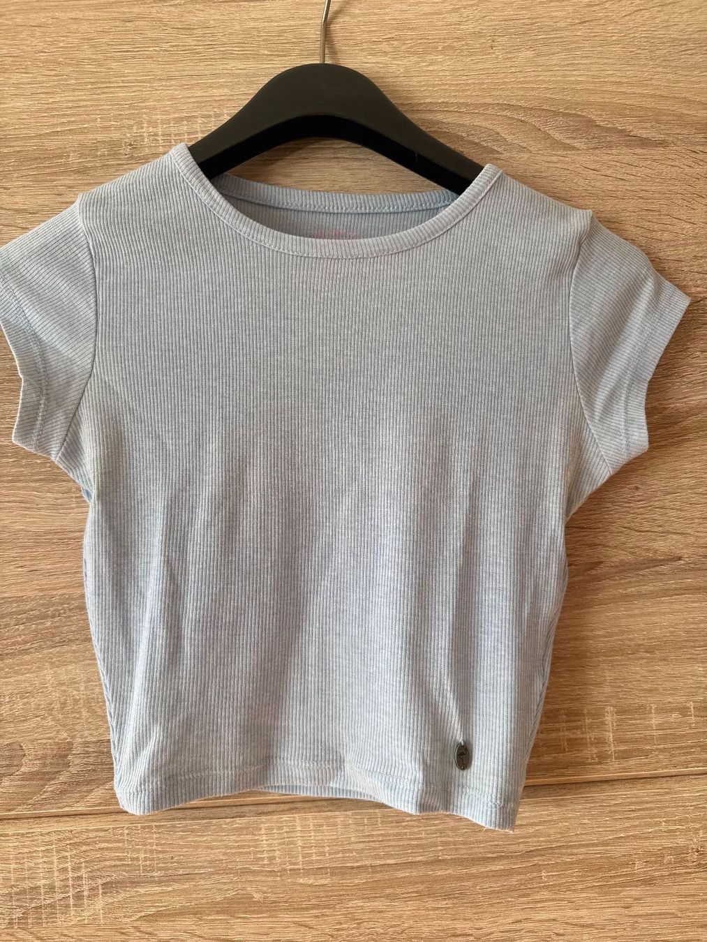T-shirt: Crop top bleu pâle – Usato da Montreux venduto da Izapechee