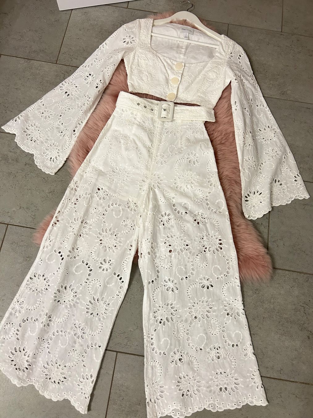 Zimmermann Tute: Alice Mccall Eyelet Cotton Blouse & Pants – Usato da St.Josefen venduto da lop_lh8d 4